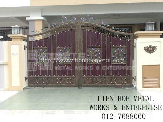 Open Gate with Aluminium and Tempered Glass